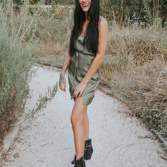 Super Cute Olive Green Dress NWT - Picture 3 of 7